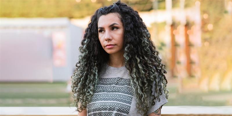 how can you style curly hair