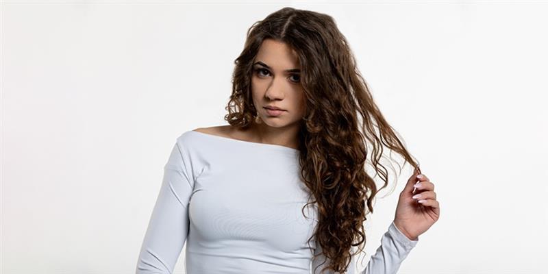 How to Care for Fine Wavy Hair?