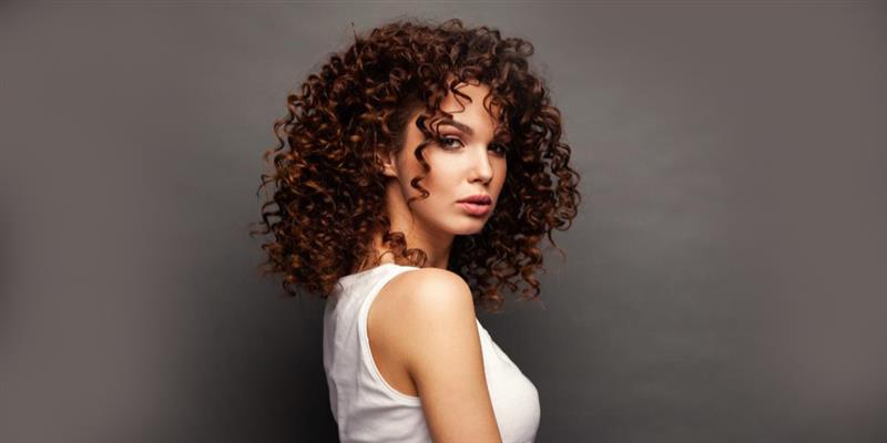 How To Apply Products To Curly Hair? Right Product Application Order ...
